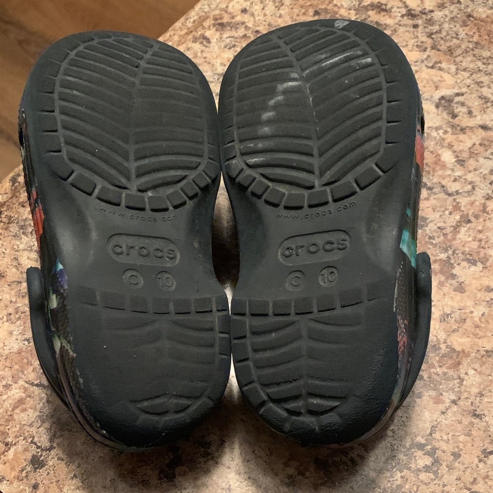 CROCS Kids Black Clogs with Multicolor Splash Pattern Size C 10 - Picture 2 of 4